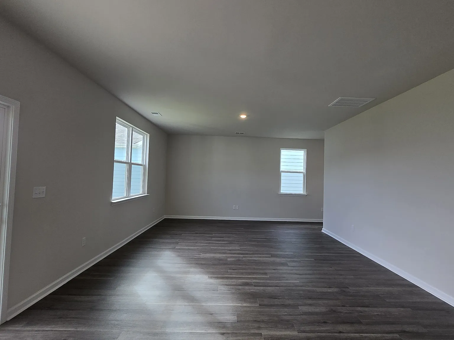 4 bed, 2.5 bath, 2340 sqft, $2,395 — Photo 4
