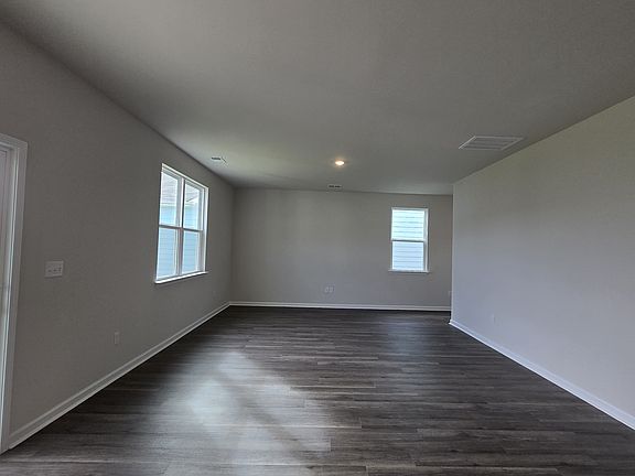 4th image of 233 Ridley St