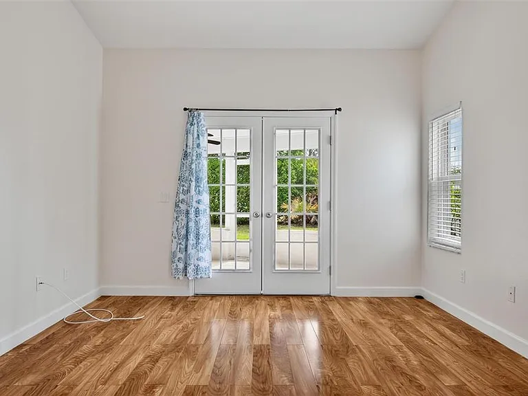 231 Wellington Dr — Photo 9