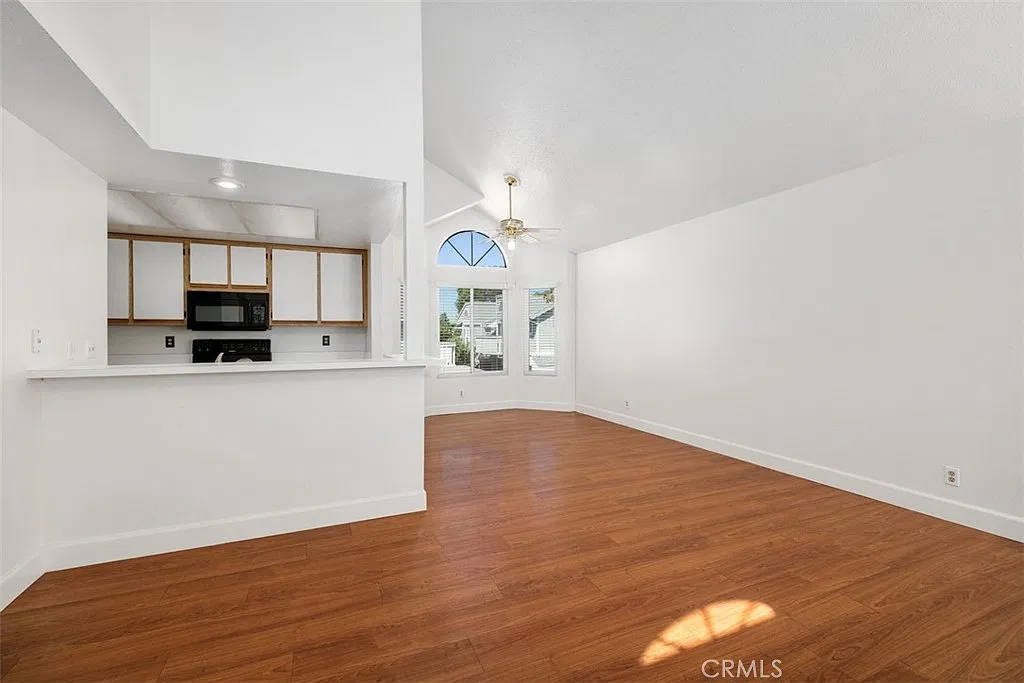 2 bed, 903 sqft, $3,200 — Photo 4