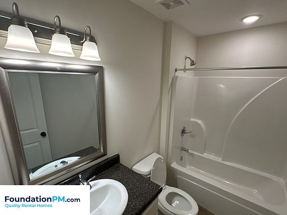 4th image of 310 Chestnut St