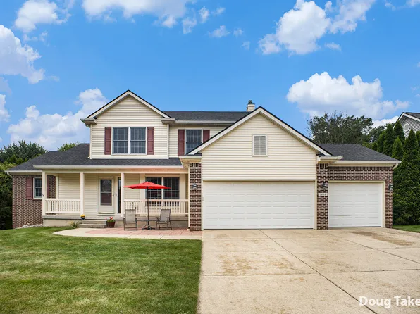 1609 Royal Crescent Dr, Holt, MI 48842