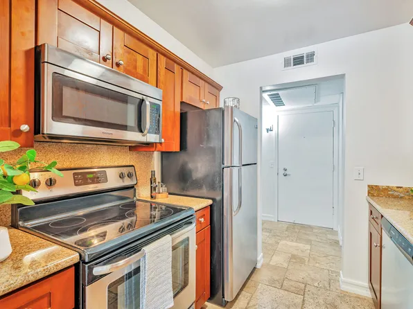 490 N Civic Dr APT 101, Walnut Creek, CA 94596