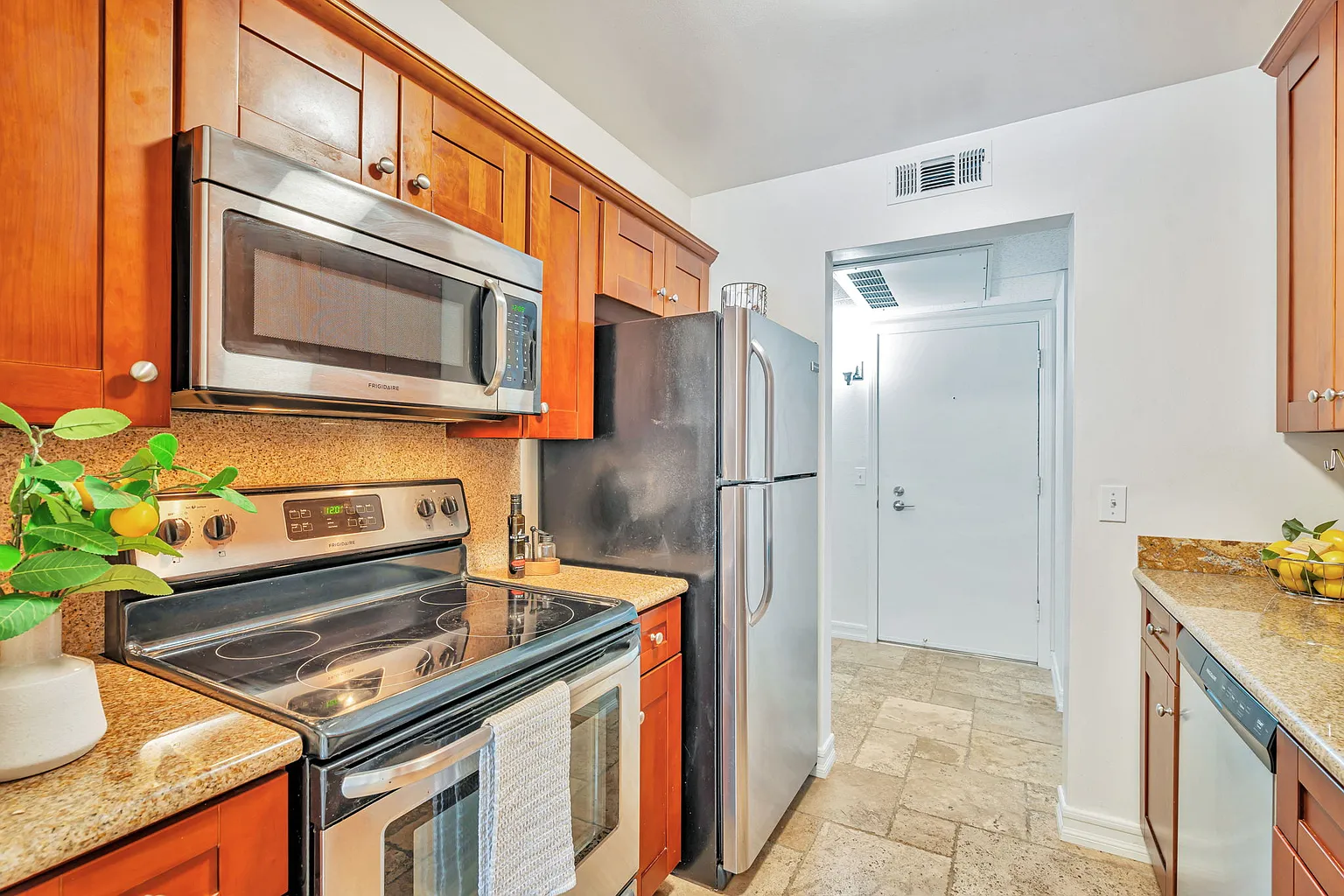 490 N Civic Dr APT 101 photo 1