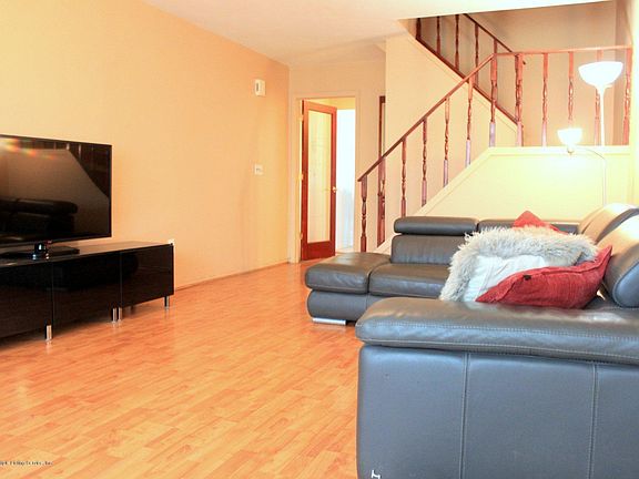 3rd image of 355 Mallory Ave APT E