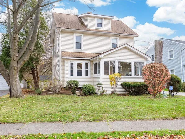 150 Meadow Dr, Rochester, NY 14618