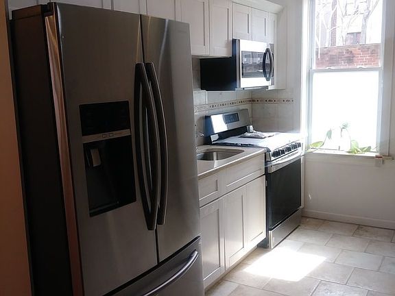 5th image of 1598 Prospect Pl APT 1R