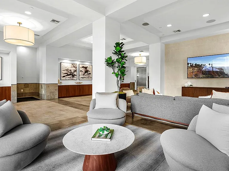 Relax in the newly renovated resident lounge - the perfect place for studying or hanging out.