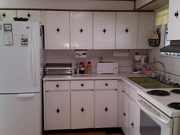4th image of 4748 Calumet Ave