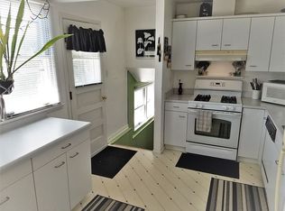 8913 S Maple Ln, Hickory Hills, IL 60457