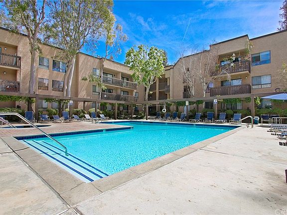 3rd image of 22100 Burbank Blvd Unit 343