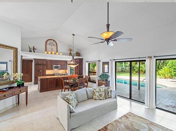 5th image of 17 Dogwood Circle