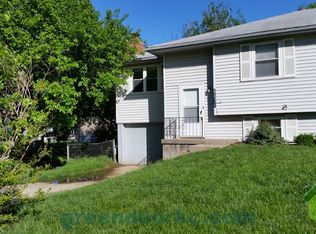 8916 Caenen Lake Rd, Lenexa, KS 66215