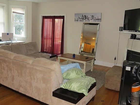 4th image of 344 W Broadway Unit 1
