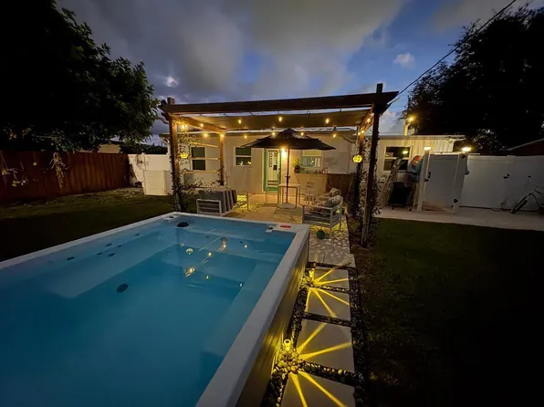 127 SW 10th Ave, Boynton Beach, FL 33435