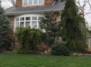 15 Hillcrest St, Staten Island, NY 10308