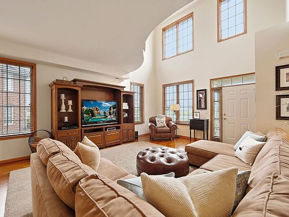 4th image of 10711 Gabrielle Ln