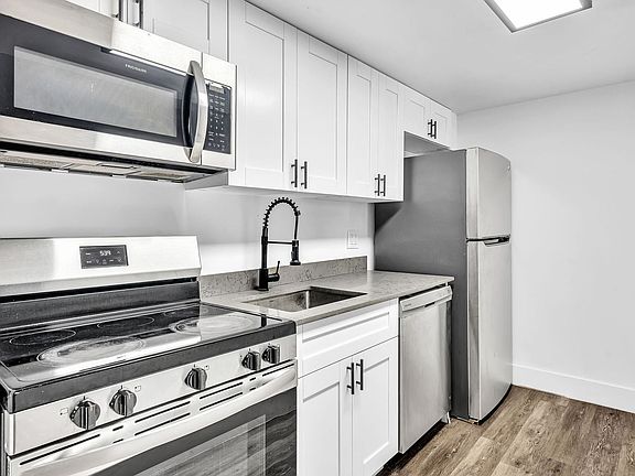 4th image of 801 SW 15th Ave #5dfabf284