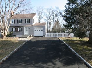 244 Woodridge Ave, Fairfield, CT 06825