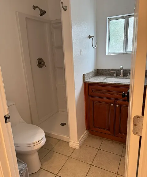 738 W 9th St — Photo 16