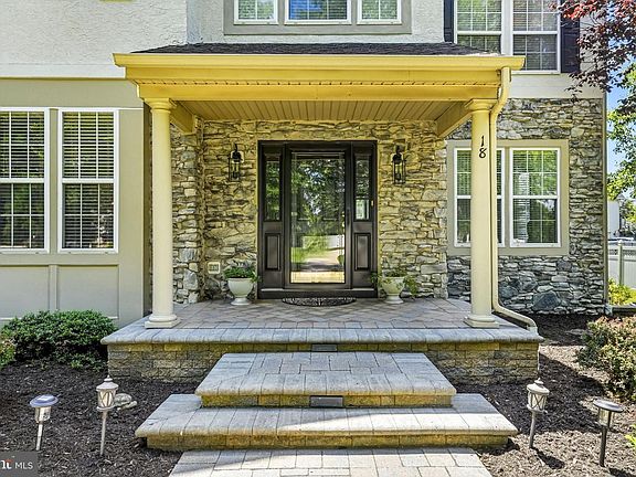 3rd image of 18 Shamrock Rd