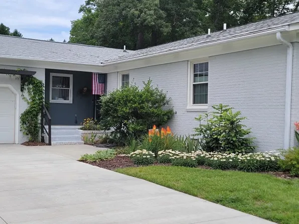 1 Berkeley Cir, Williamsburg, VA 23185