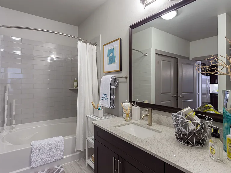 Pearl Lantana — Photo 23