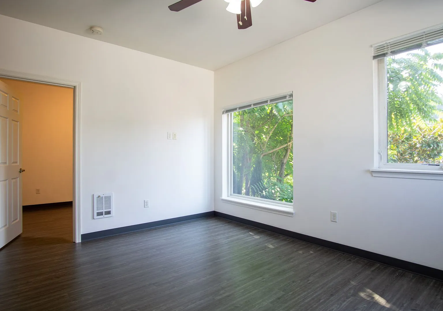 Lock in this Beauty Before Fall! Top-Floor One-Bedroom! — Photo 3