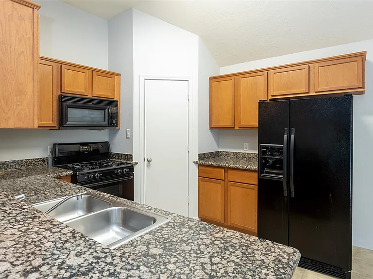 103 Duprie Dr — Photo 7