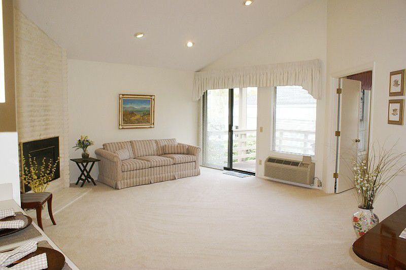 Open Living Vaulted ceiling