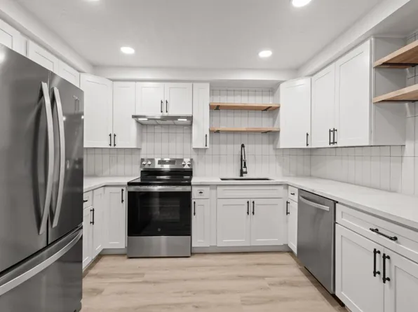 1033 Crestview Dr APT 207, Mountain View, CA 94040