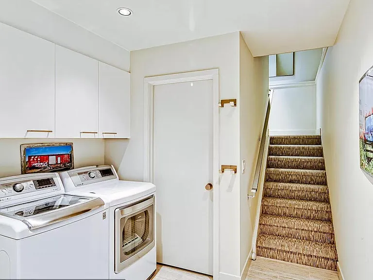 402 Harrison St — Photo 8