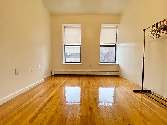 Rented by Capri Jet Realty Corp | media 9