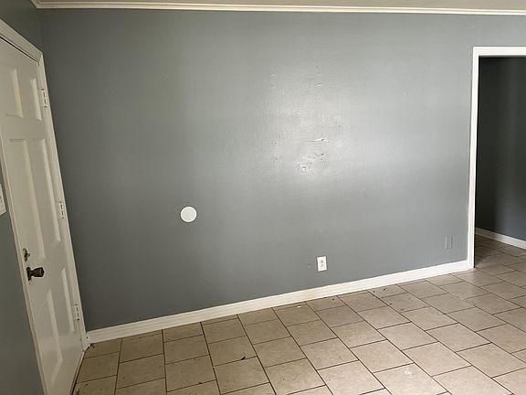 3rd image of 2943 Hillcrest Ave