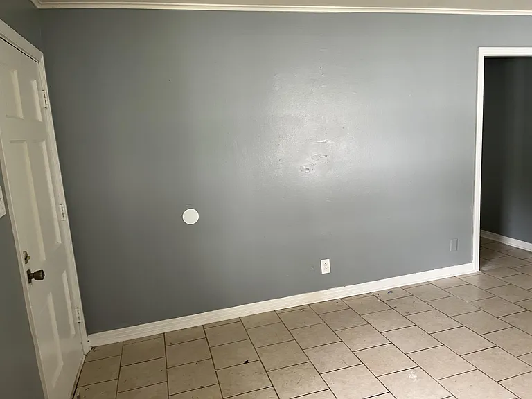 2943 Hillcrest Ave — Photo 3