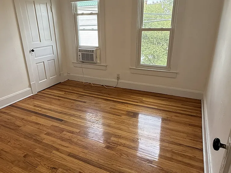 242 Hoover St — Photo 29