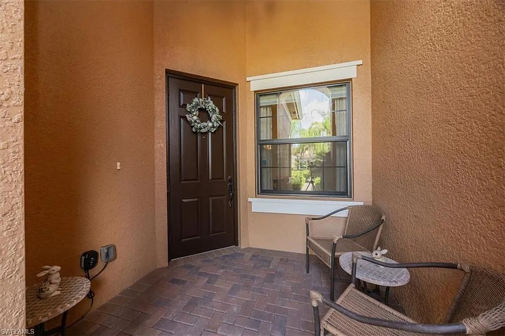 3 bed, 2.0 bath, 1837 sqft, $8,700 — Photo 4