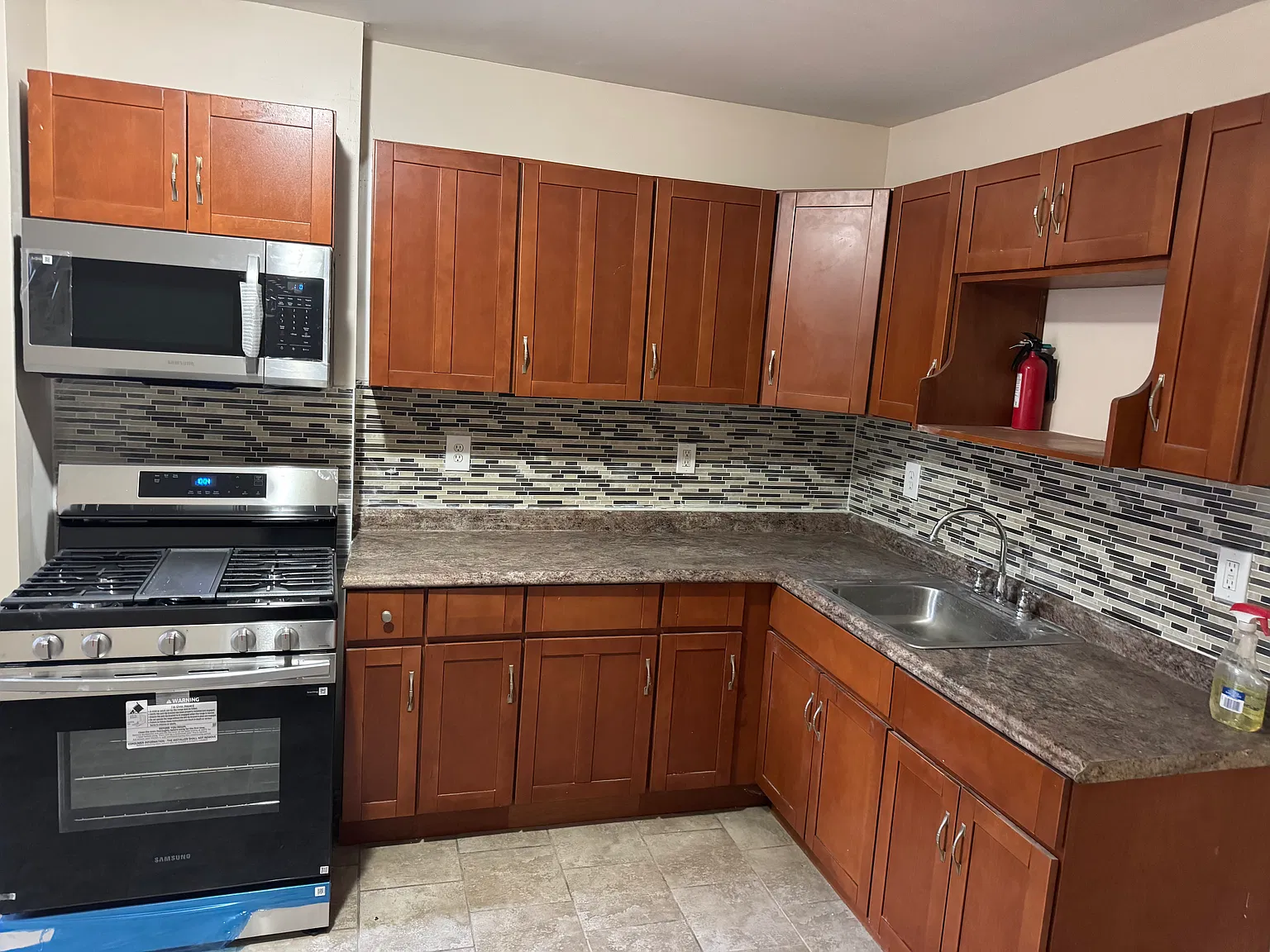 3 bed, 1200 sqft, $2,500 — Photo 3
