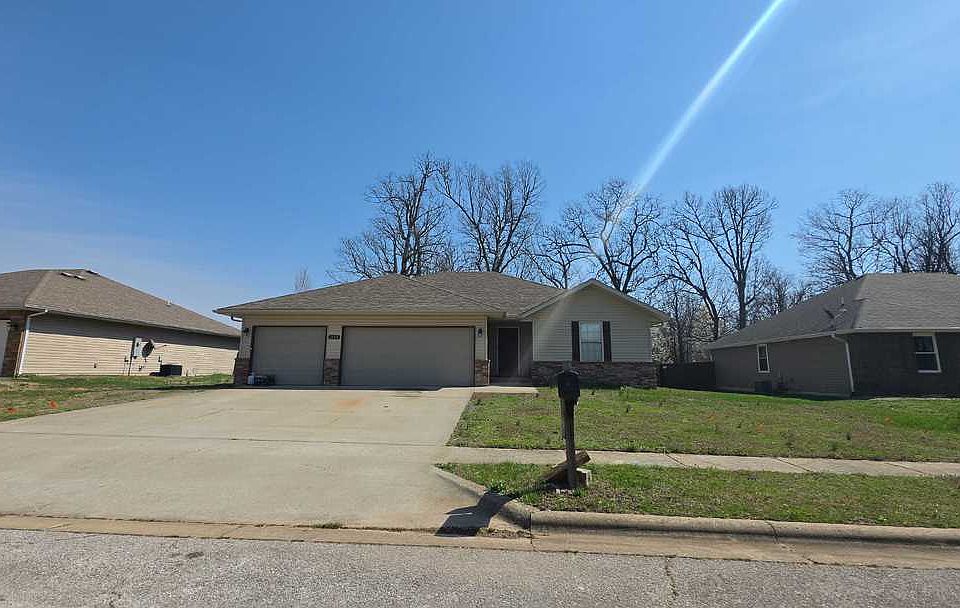 1st image of 1404 S Kristopher Ave