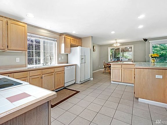 5th image of 1719 157th Street Ct S