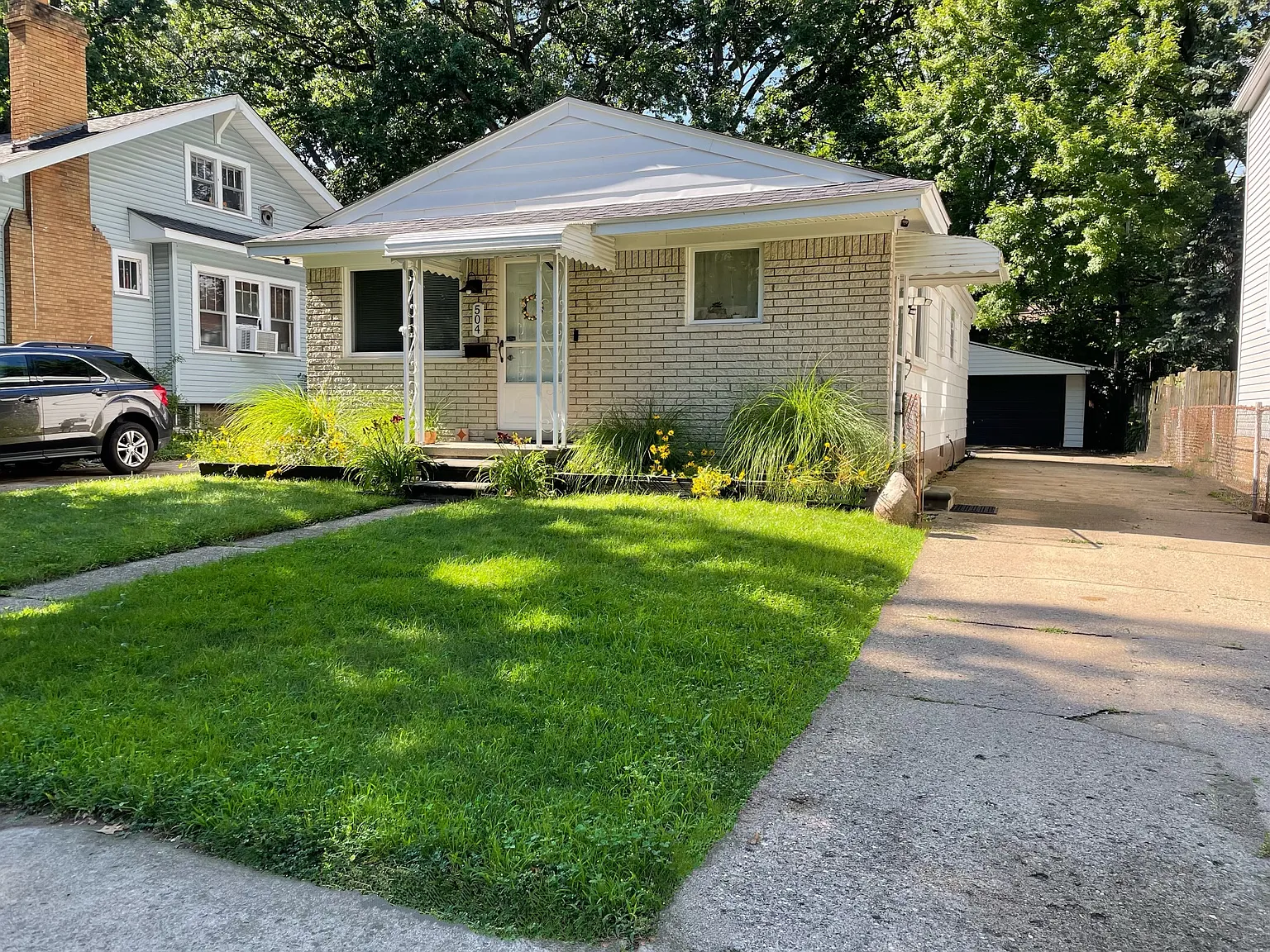 504 Leroy St photo 1