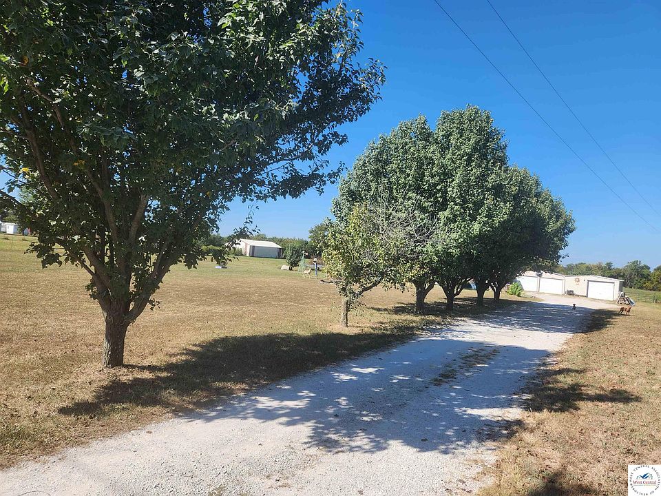 1st image of 333 SE 901st Rd