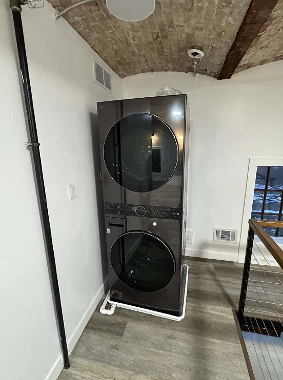 1 bed, 1.5 bath, 900 sqft, $2,100 — Photo 3