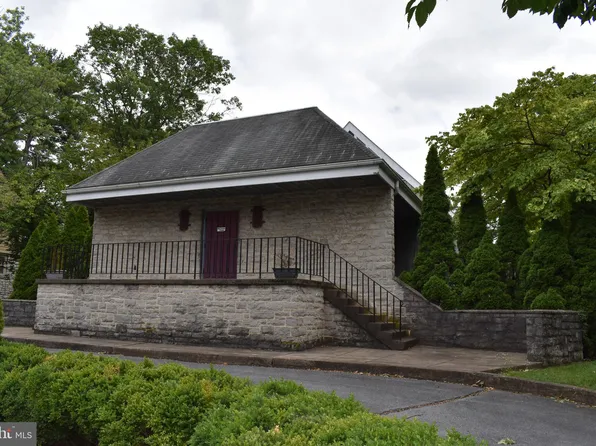 1040 Edgar Ave, Chambersburg, PA 17201