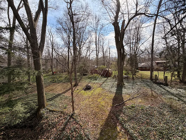 554 Greenvale Dr — Photo 41