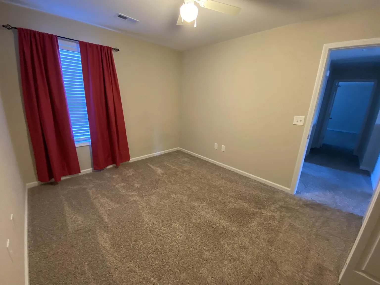 Cloud View Dr - 1116 * (HOA) Occupied S — Photo 2