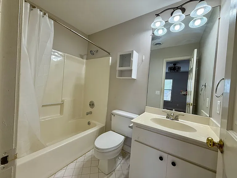 932B Russell St — Photo 6