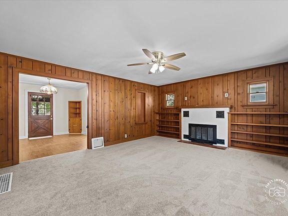 3rd image of 215 W Rock St