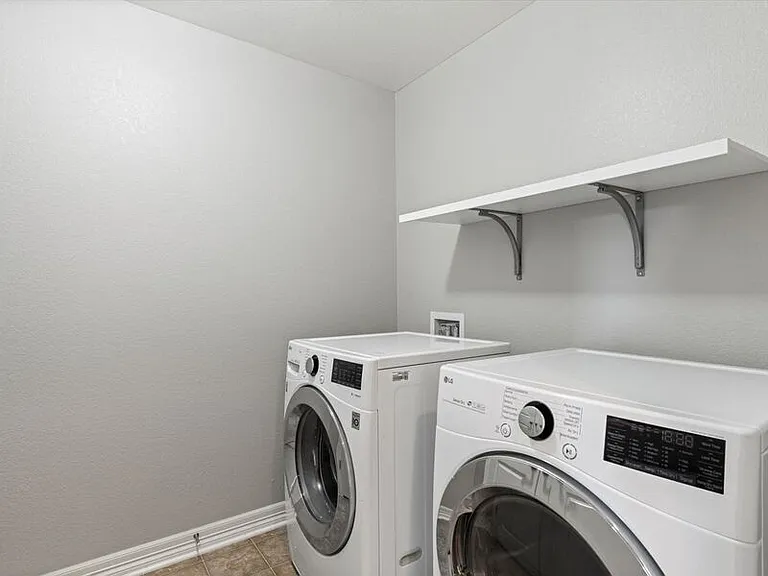 11163 E 28th Pl — Photo 15