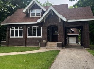 629 N Main St, White Hall, IL 62092